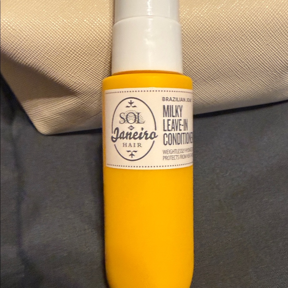 Assorted Skincare and Haircare Travel Set - Picture 7 of 11